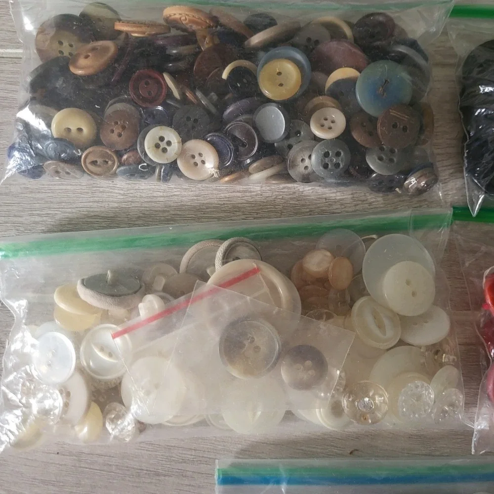 Big Lot Vintage To‎ Now Sewing Buttons Arts Crafts Multicolored